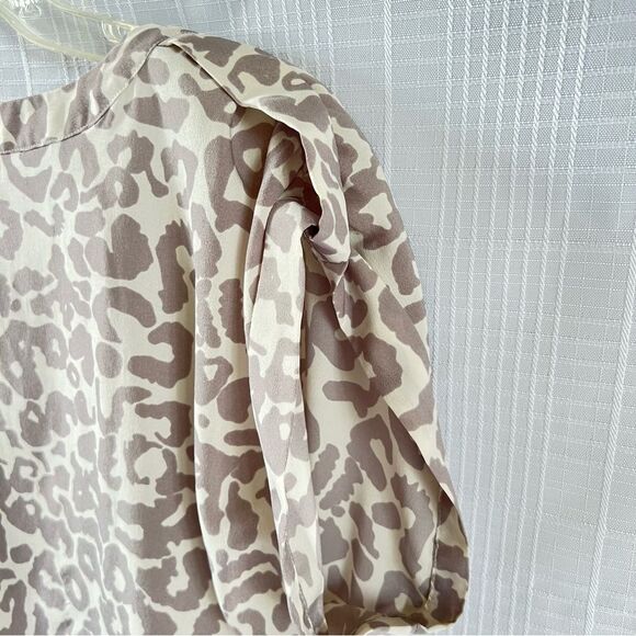 Loft Cream And Greig Leopard Print Elastic Bottom Short Sleeve Blouse Size M - Picture 6 of 10